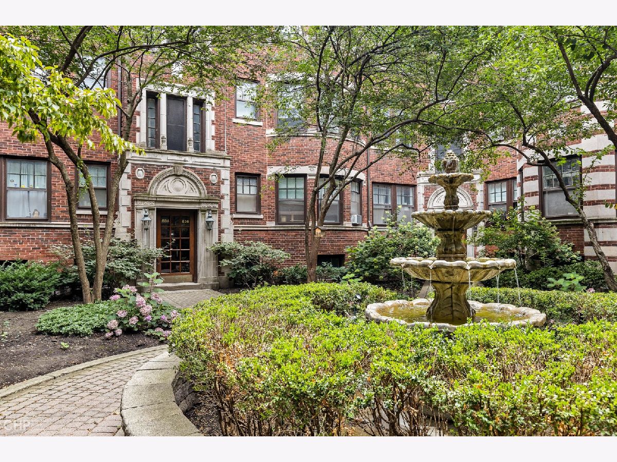 Condominiums Sold Fountain Court Evanston Illinois, 836 Hinman
