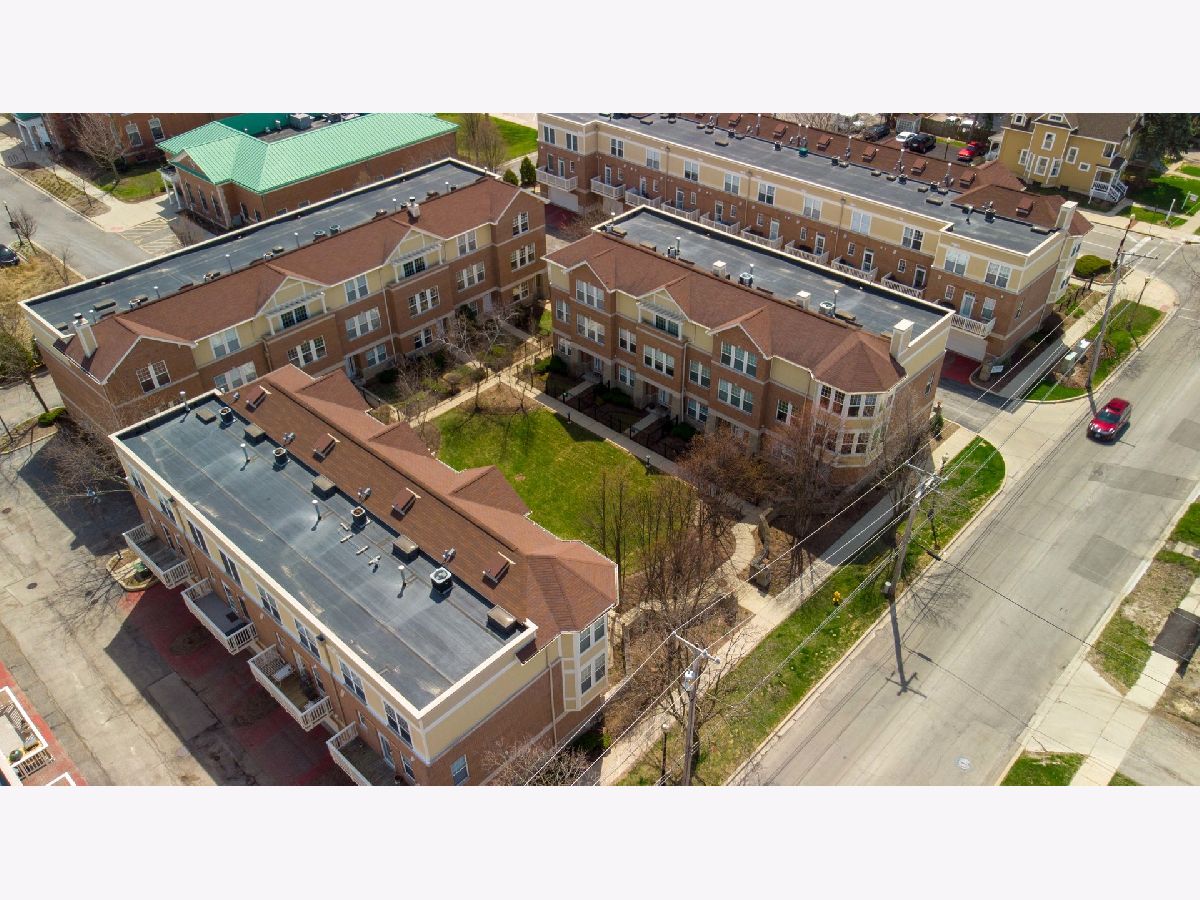 Townhomes Sold Wesley Square Wheaton Illinois, 207 West