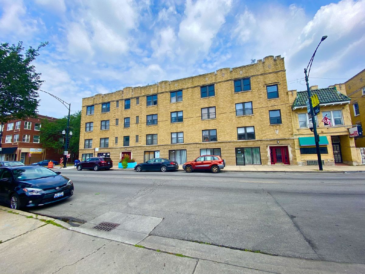 Homes & Condominiums Rented Ravenswood Manor Chicago Illinois, 2960 Montrose