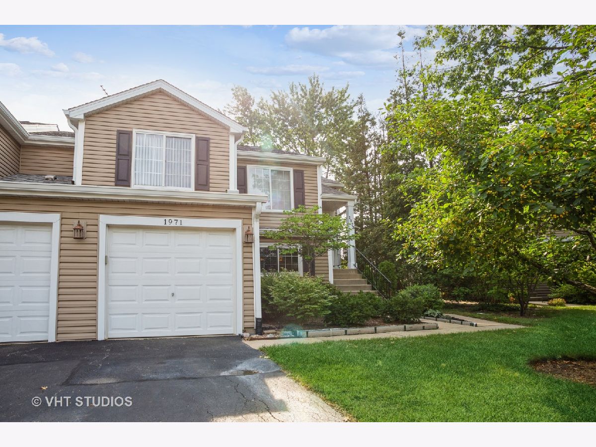 Townhomes & Condos Sold Windsong Schaumburg Illinois, 1971 Windsong