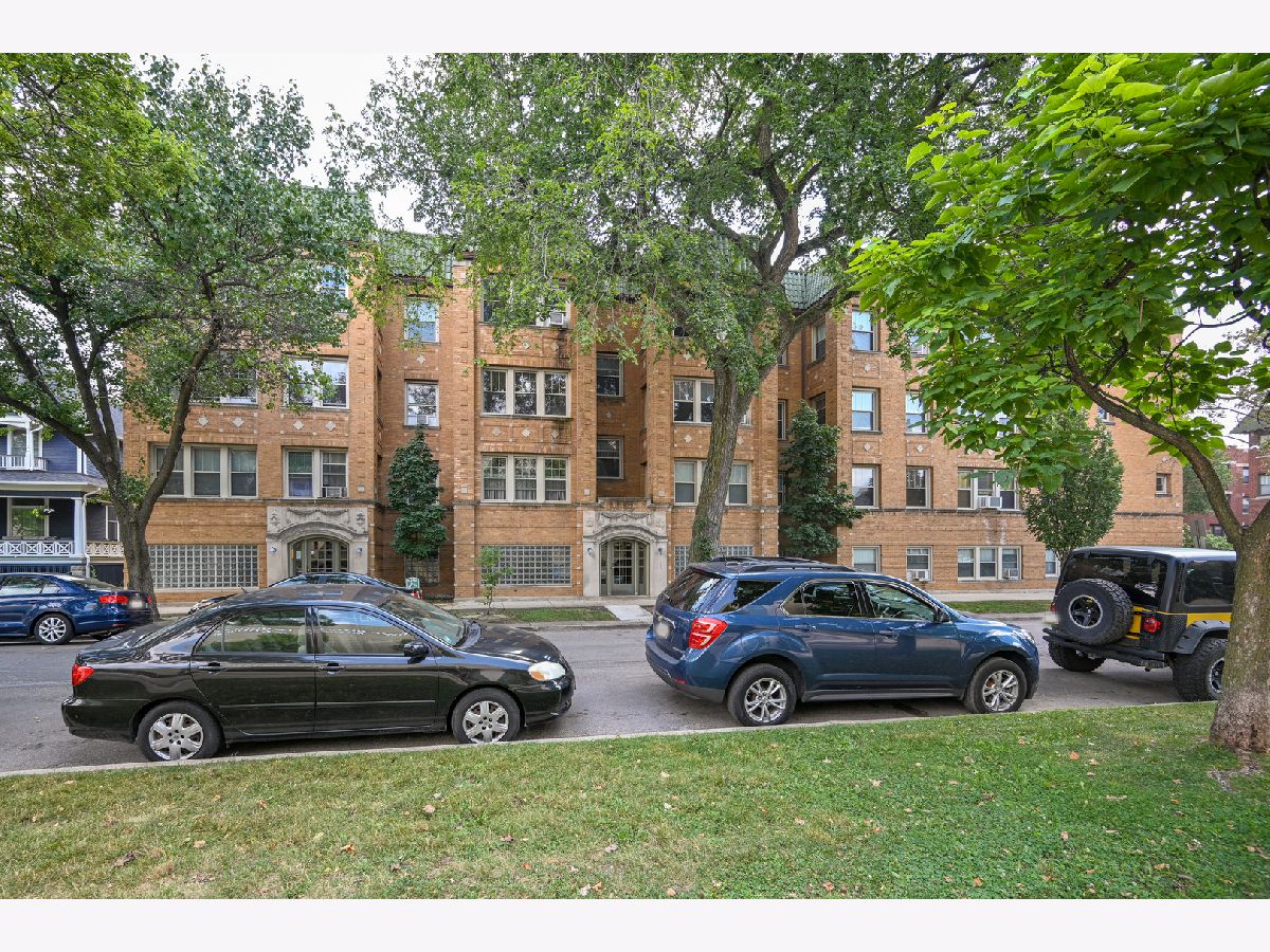 Condominiums Sold Kinzer Court Oak Park Illinois, 340 Kenilworth