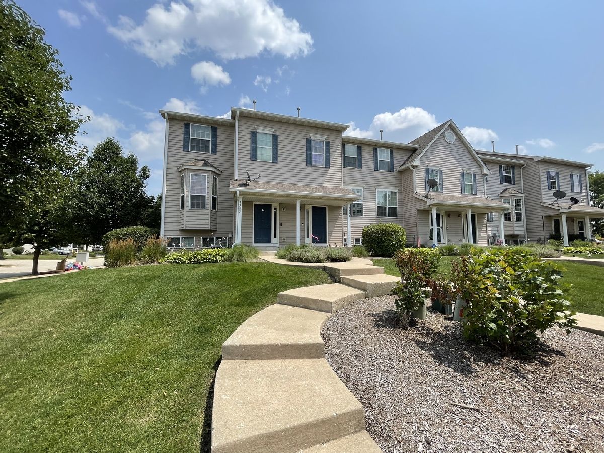 Townhomes & Homes Rented Fox Hill Yorkville Illinois, 1391 Chestnut
