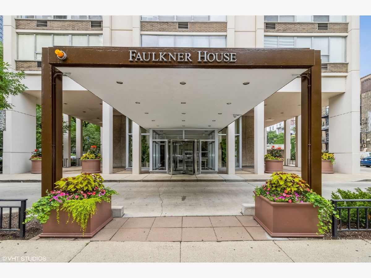 Condominiums Sold Sandburg Chicago Illinois, 70 Burton