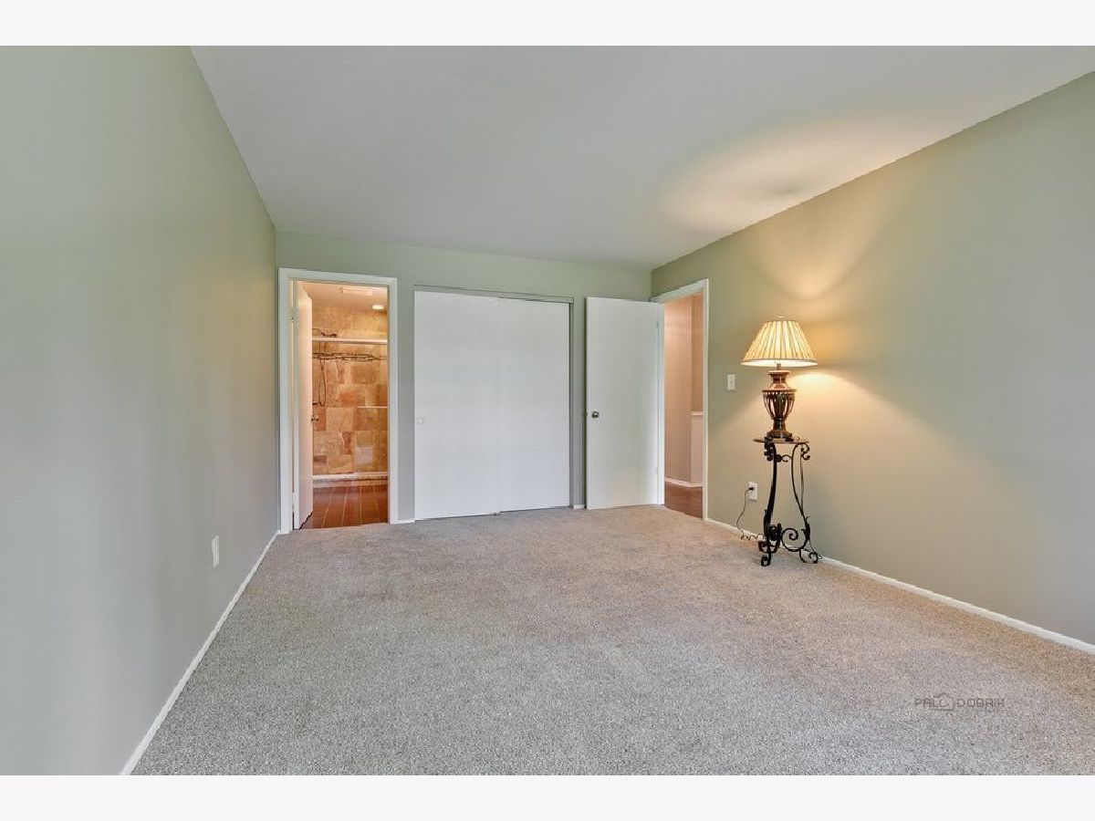 Condominiums Sold Somerset Crystal Lake Illinois, 586 Somerset