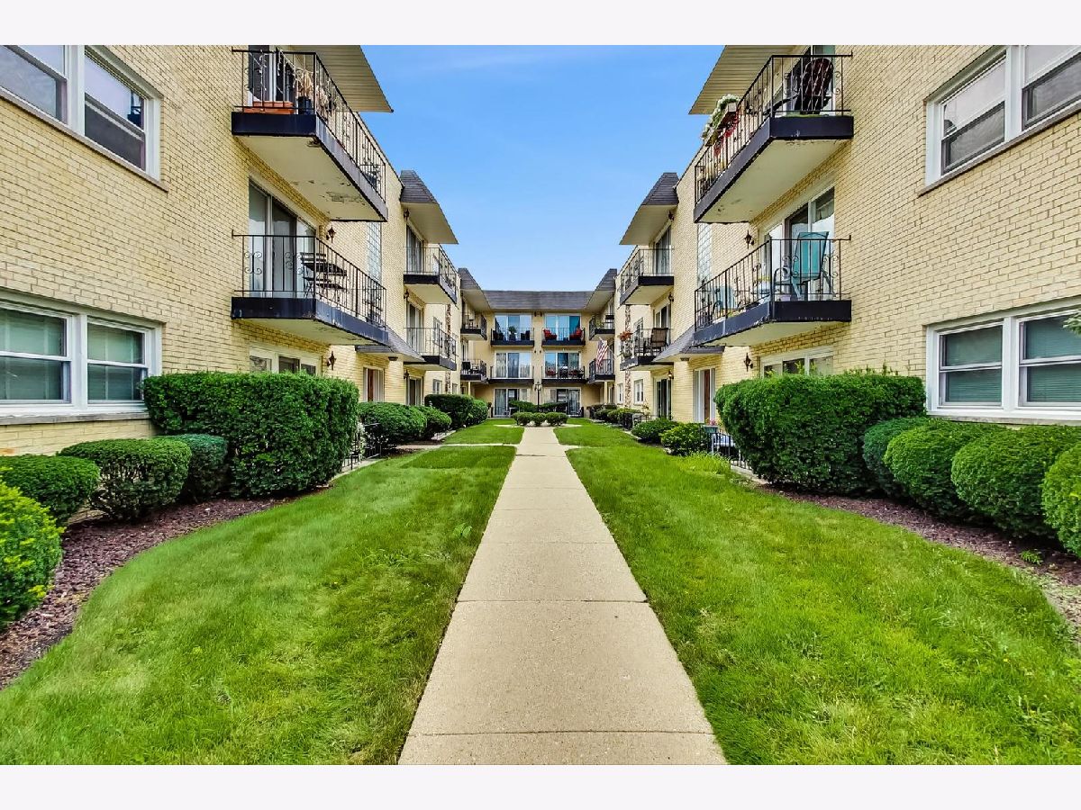 Homes & Condominiums Sold Edison Park Place Chicago Illinois, 6484 Northwest