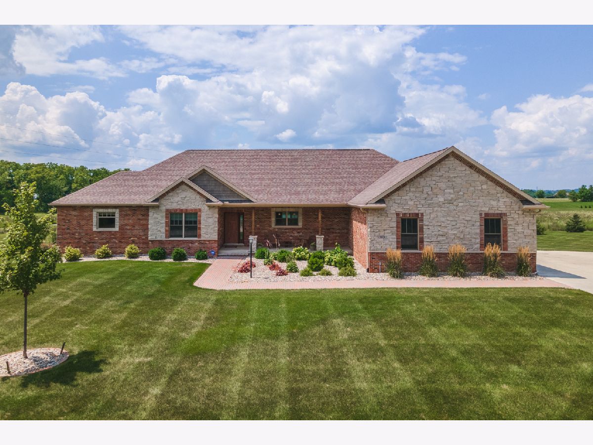 Homes & Condos & Townhomes Sold King's Mill Bloomington Illinois, 9874 Delta