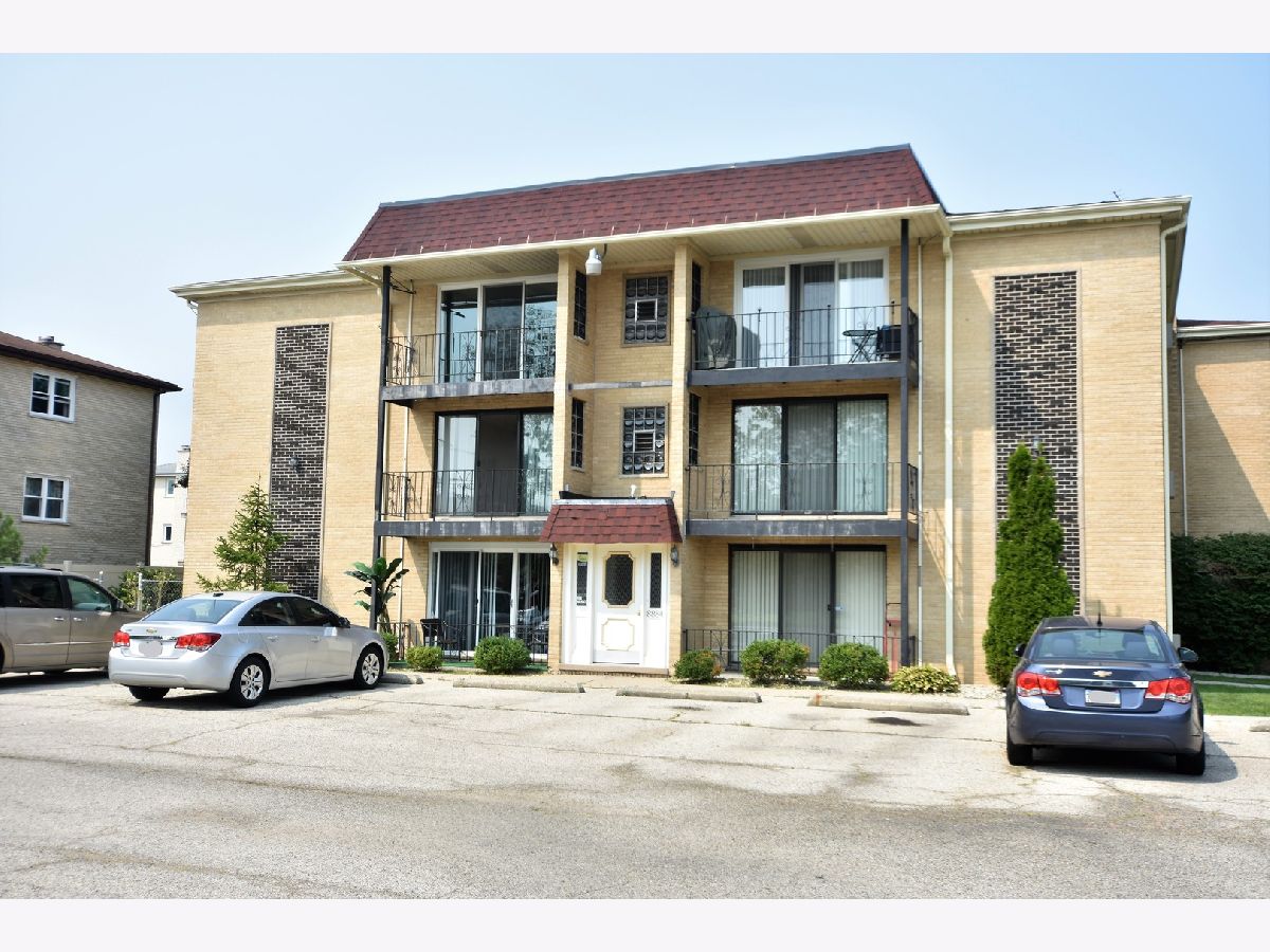 Condos & Townhomes Sold Green Oaks East Niles Illinois, 8854 Grace