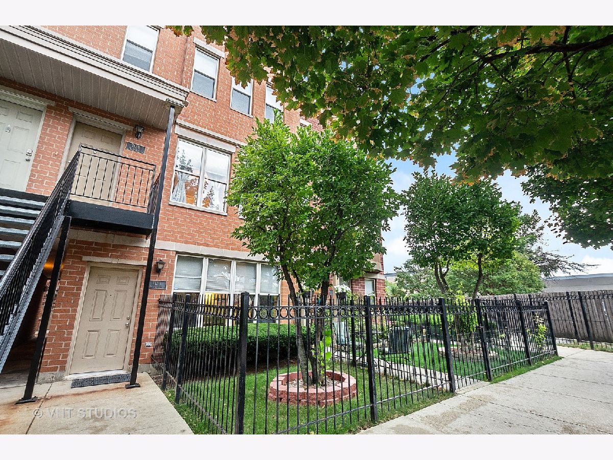 Townhomes & Condos & Homes Sold North Town Village Chicago Illinois, 712 Evergreen