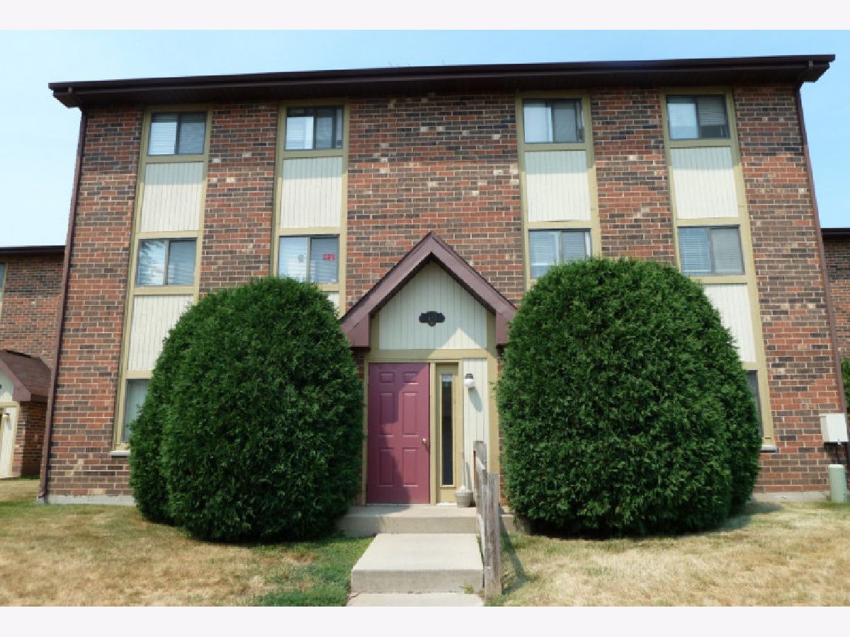 Condos & Townhomes Sold Crystal Chateau Crystal Lake Illinois, 423 Berkshire