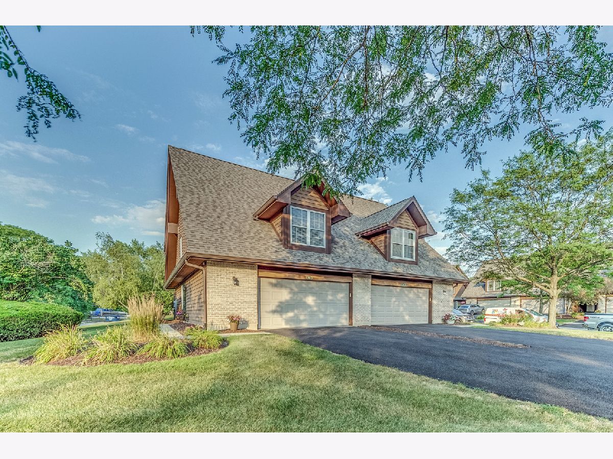Townhomes Sold Lake In The Woods Darien Illinois, 7921 Redondo