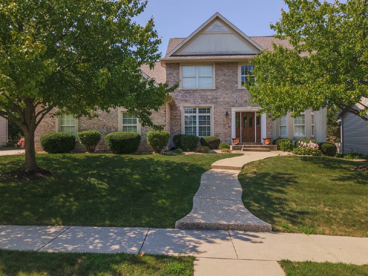 Homes & Condos & Townhomes Sold Summerfield Bloomington Illinois, 2203 Yarrow