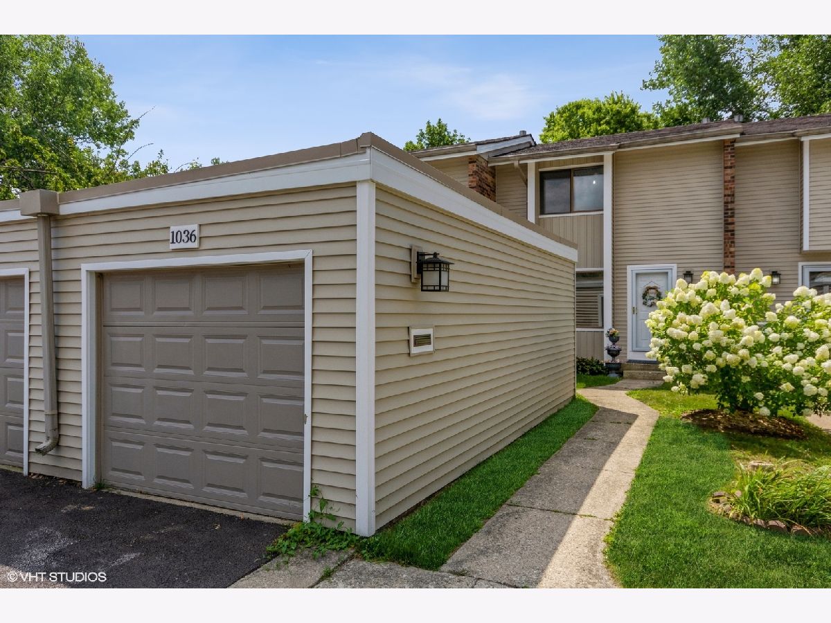 Townhomes Sold Timberlake Aurora Illinois, 1036 Rainwood