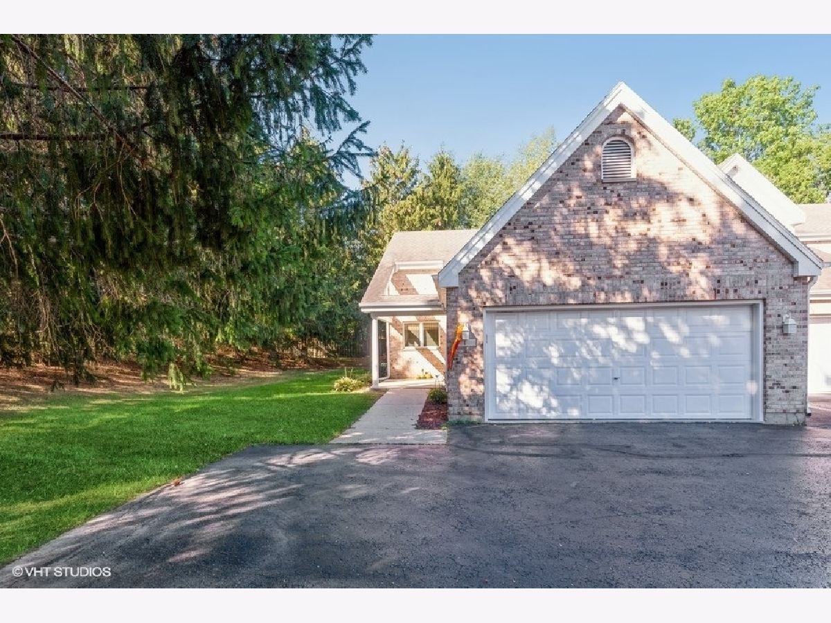 Homes & Condos & Townhomes Sold Meadow Trail Dekalb Illinois, 1 Meadow Trail West