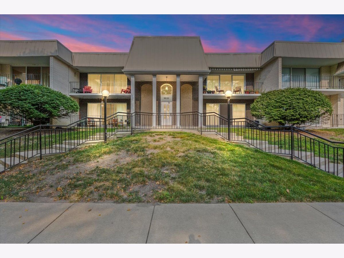 Condominiums Sold Parkshire South Oak Lawn Illinois, 9820 Karlov