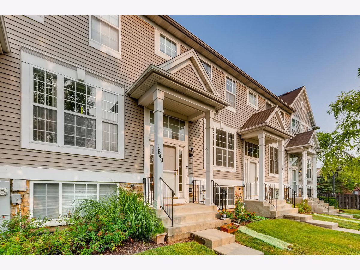Townhomes Sold Aspen Place Arlington Heights Illinois, 1640 Fox Run