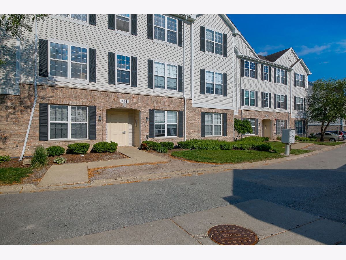 Condominiums Sold Fountains Of Glendale Glendale Heights Illinois, 151 Waters Edge