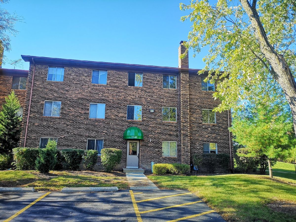 Condominiums Rented Waterbury Woodridge Illinois, 2548 Waterbury