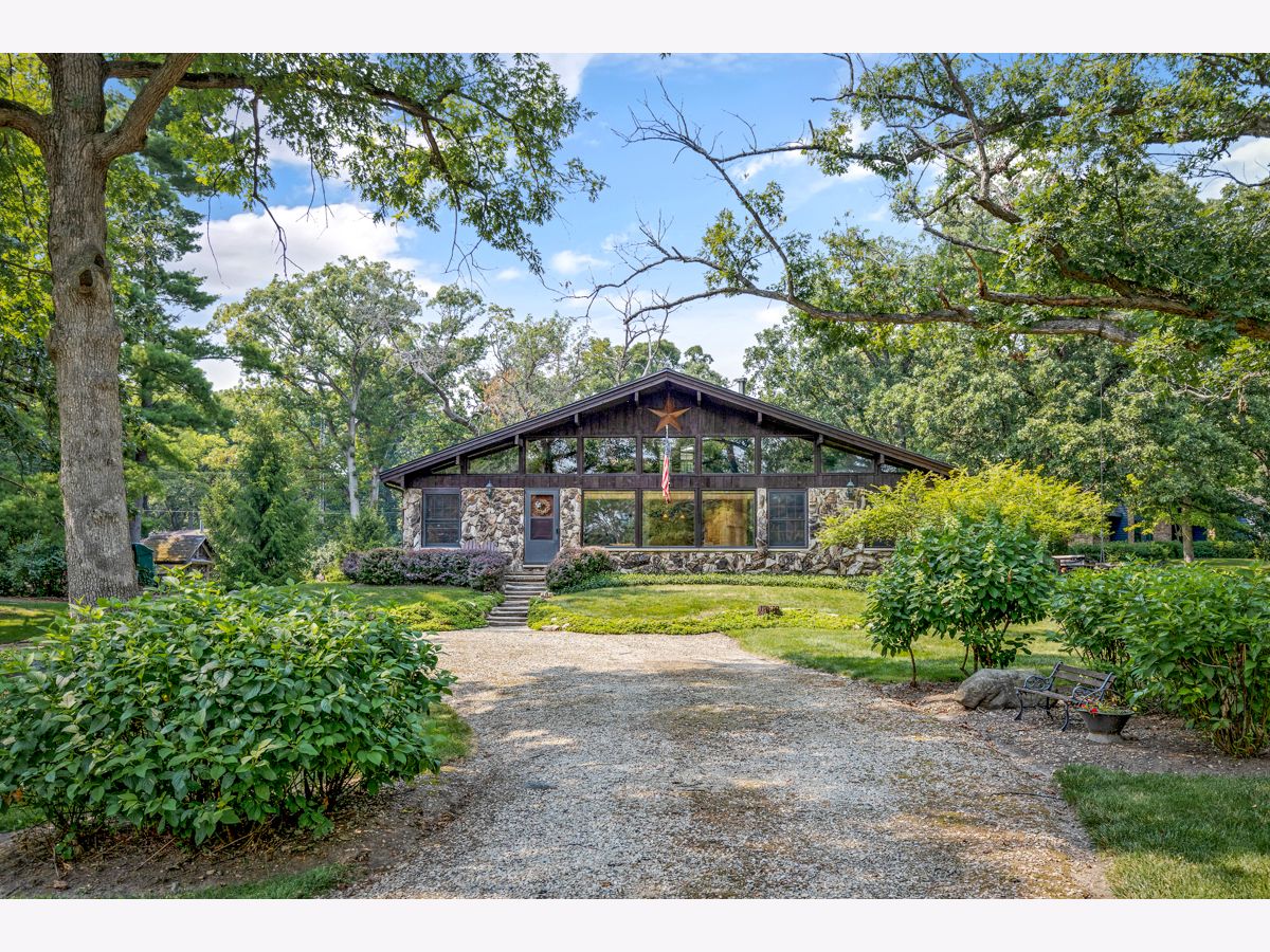 Homes Sold Emery Woods Woodstock Illinois, 5207 Timber