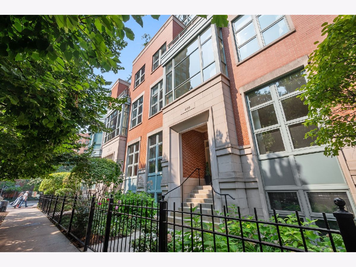 Condominiums Rented Riverview West Chicago Illinois, 409 North Water