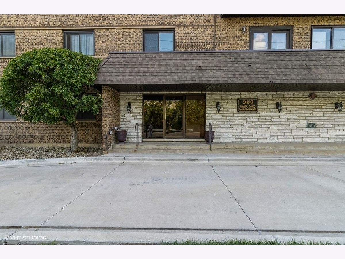 Condominiums Sold River Oaks Des Plaines Illinois, 960 River