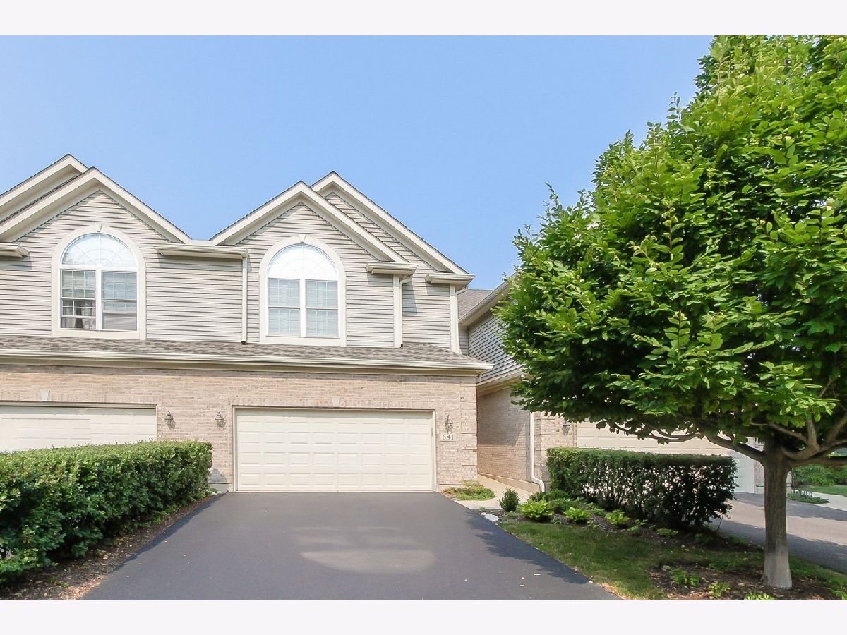 Townhomes Sold Boulder Ridge West Villa Lake In The Hills Illinois, 681 Juniper