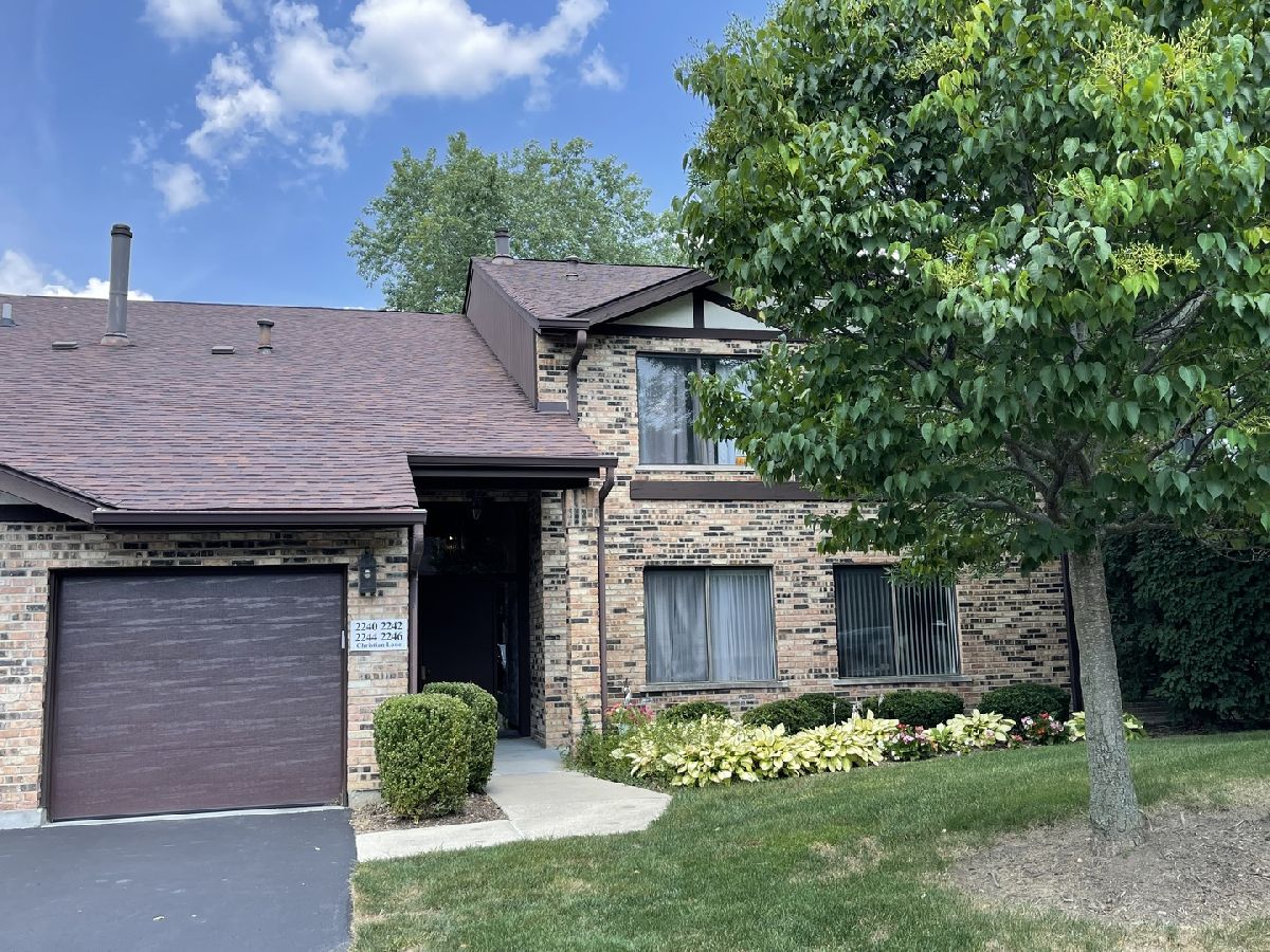 Condominiums Sold Oaks At Green Trails Lisle Illinois, 2242 Christian
