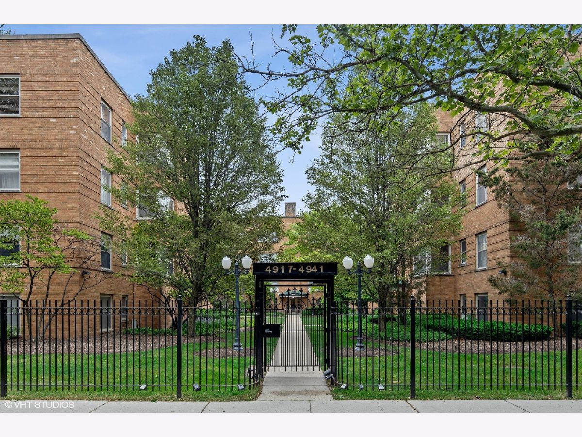 Condominiums Sold Wolcott Village Chicago Illinois, 4917 Wolcott