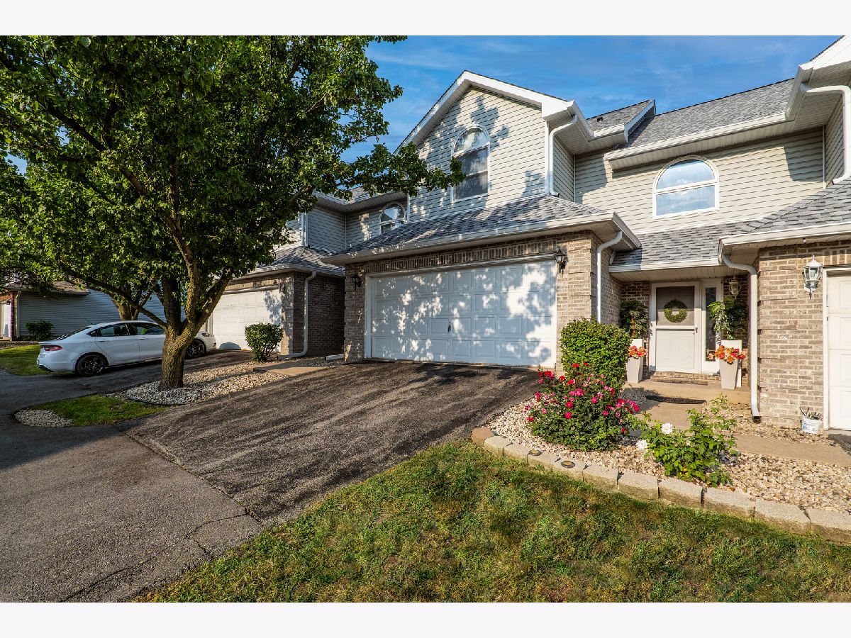 Townhomes Sold Crestbrooke Crest Hill Illinois, 2112 Poppy