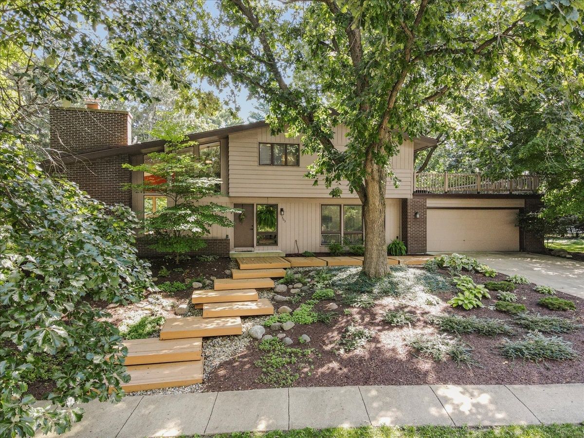 Homes Sold Yankee Ridge Urbana Illinois, 303 Sherwin