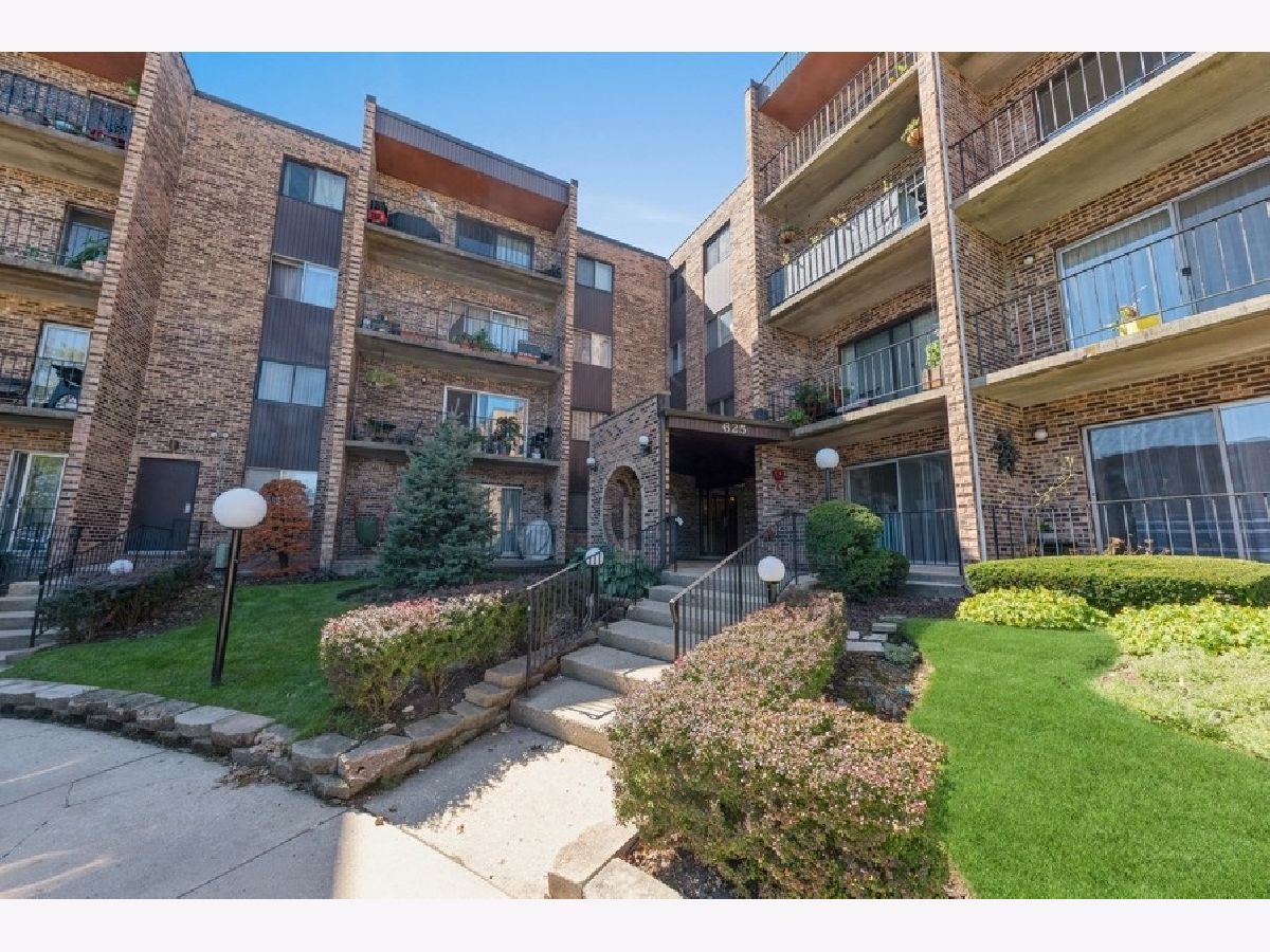 Condominiums Sold Lakeside Villas Mount Prospect Illinois, 625 Huntington Commons