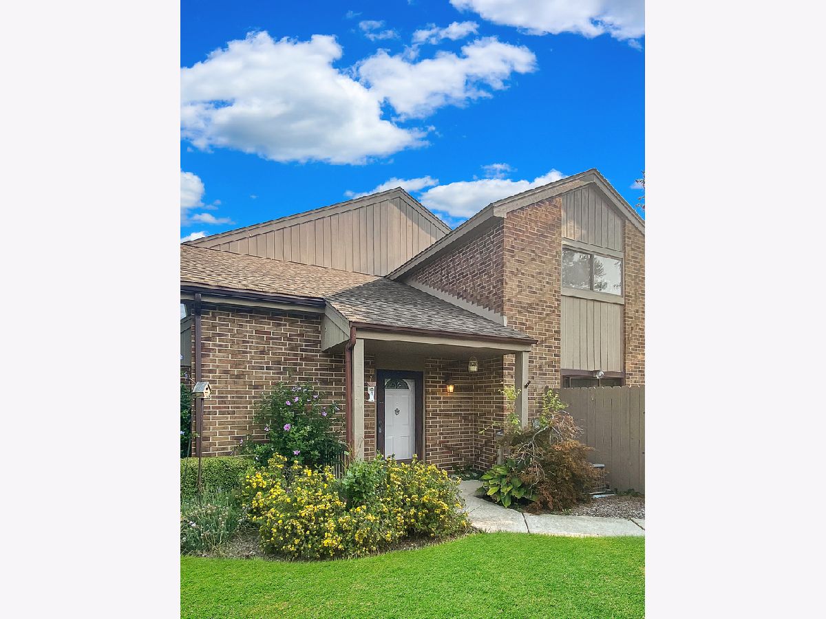 Townhomes Rented Mohawk Point Lake Zurich Illinois, 134 Potawatomi