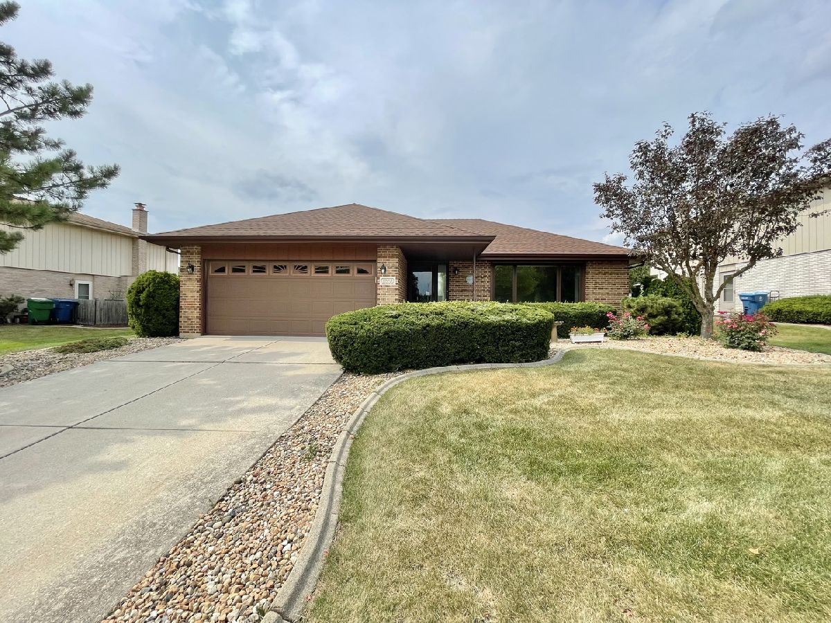 Homes Sold Pinewood North Orland Park Illinois, 11700 Camelot
