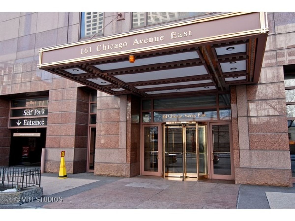 Condominiums Rented Olympia Centre Chicago Illinois, 161 Chicago