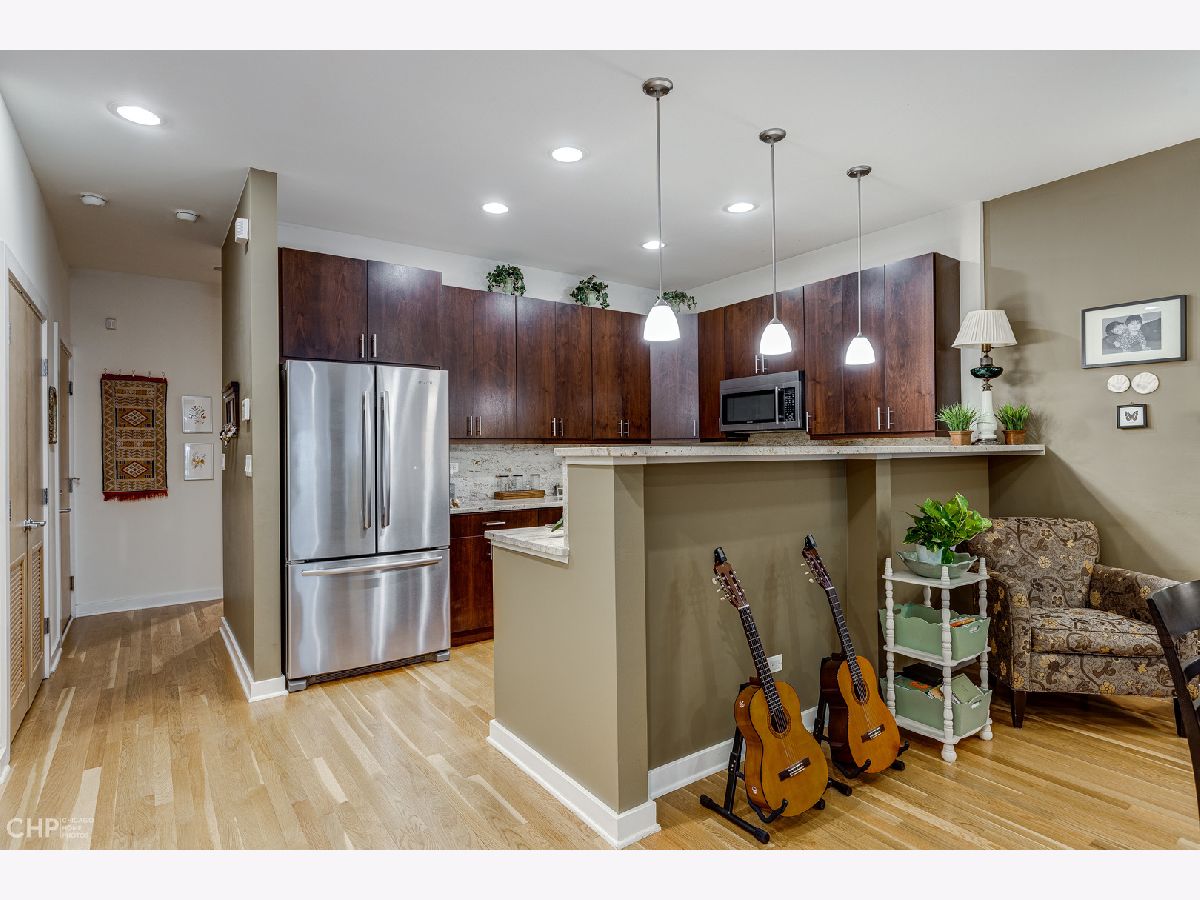 Condominiums Rented Marquette Row Chicago Illinois, 685 Peoria