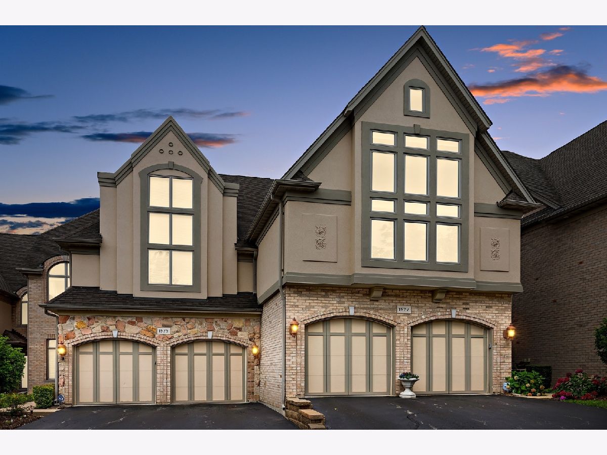 Townhomes Sold Maison Du Comte Palatine Illinois, 1577 Rue James