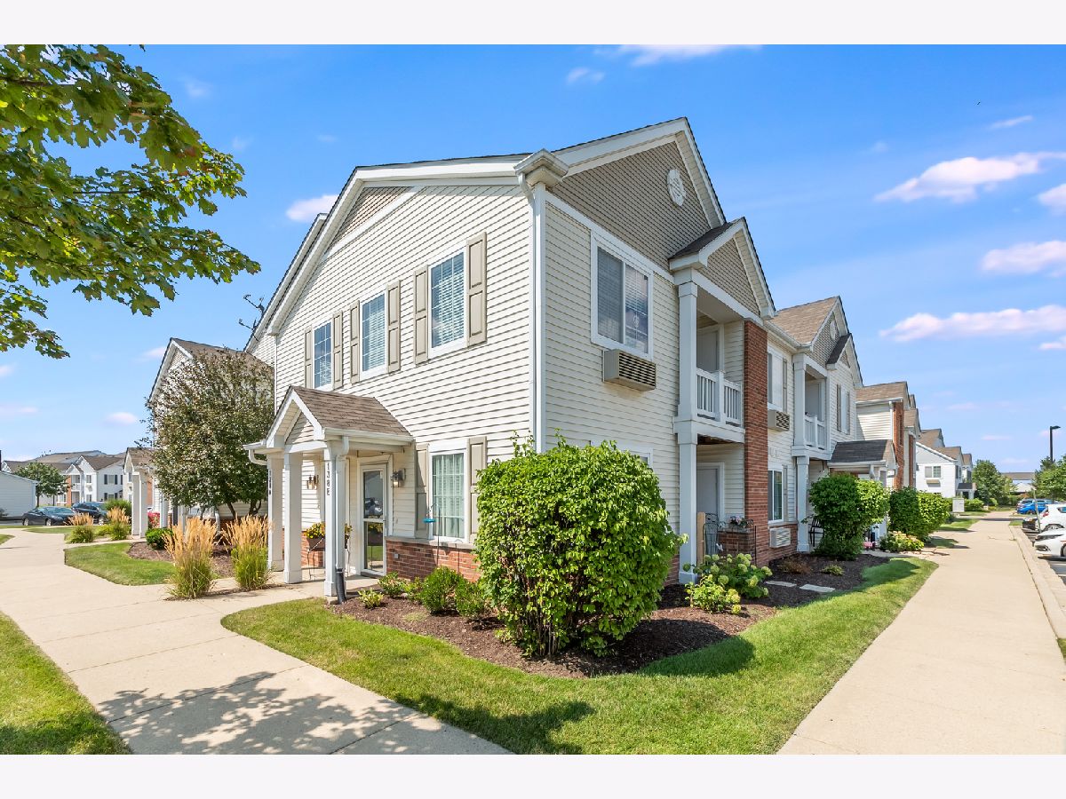 Bristol Bay Yorkville IL, Condos & Townhomes & Homes For Sale & For