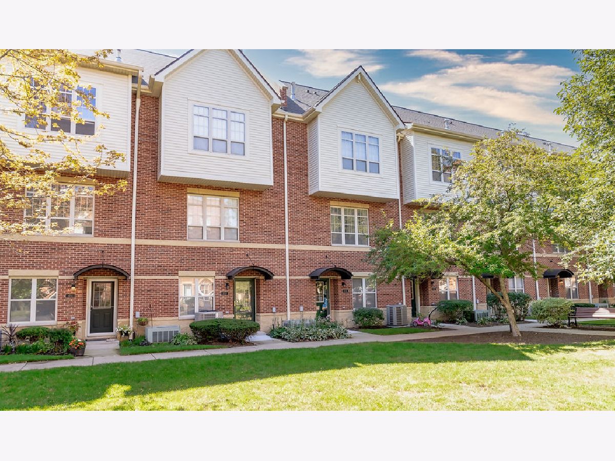 Townhomes Sold Belmont River Club Chicago Illinois, 3255 Bay