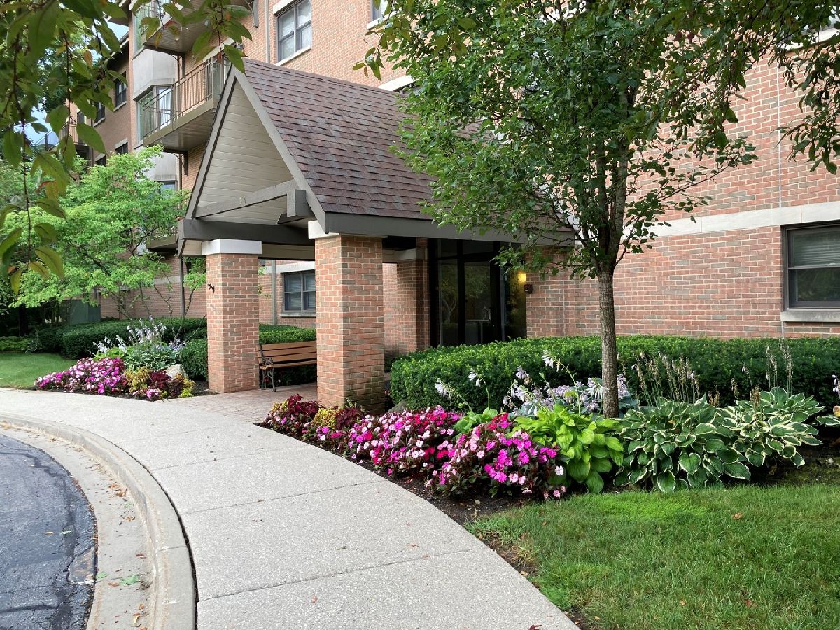 Condominiums Sold Hidden Lakes Lincolnshire Illinois, 20 Trafalgar