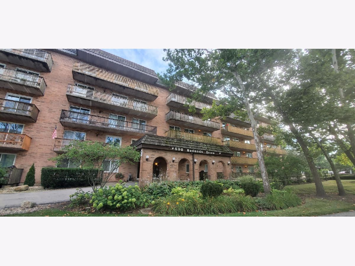 Lake In The Woods Downers Grove IL, Condominiums & Homes For Sale & For