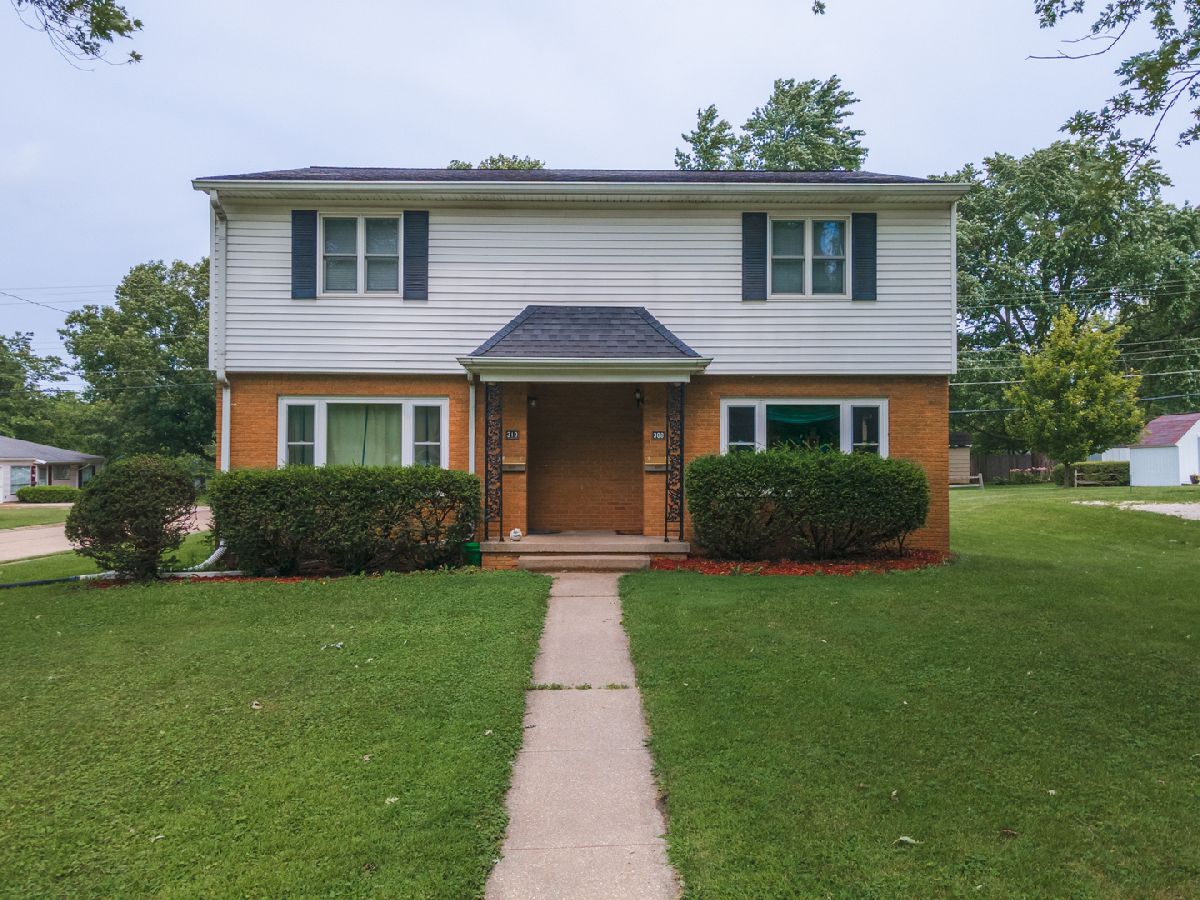 Condos & Townhomes & Homes Sold College Park Normal Illinois, 308-310 Warren