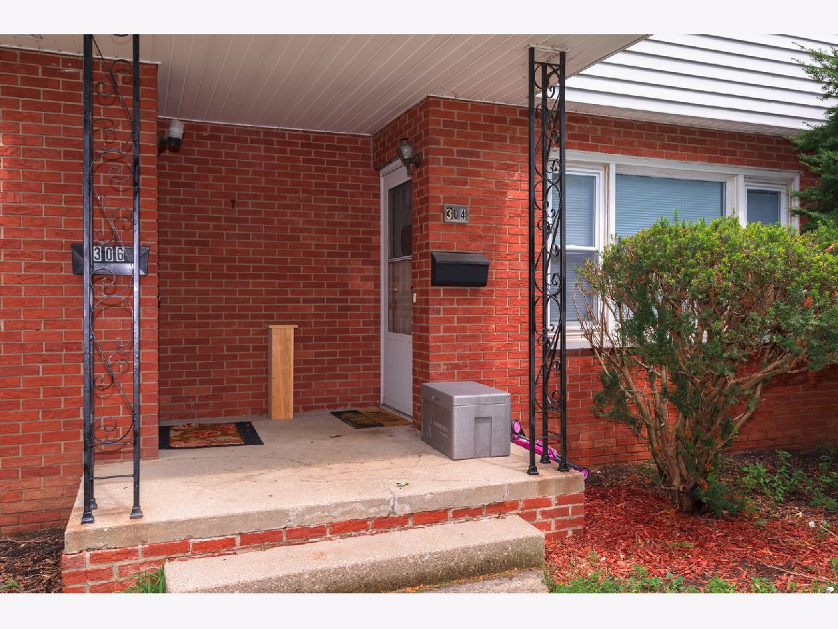 Condos & Townhomes & Homes Sold College Park Normal Illinois, 304-306 Warren