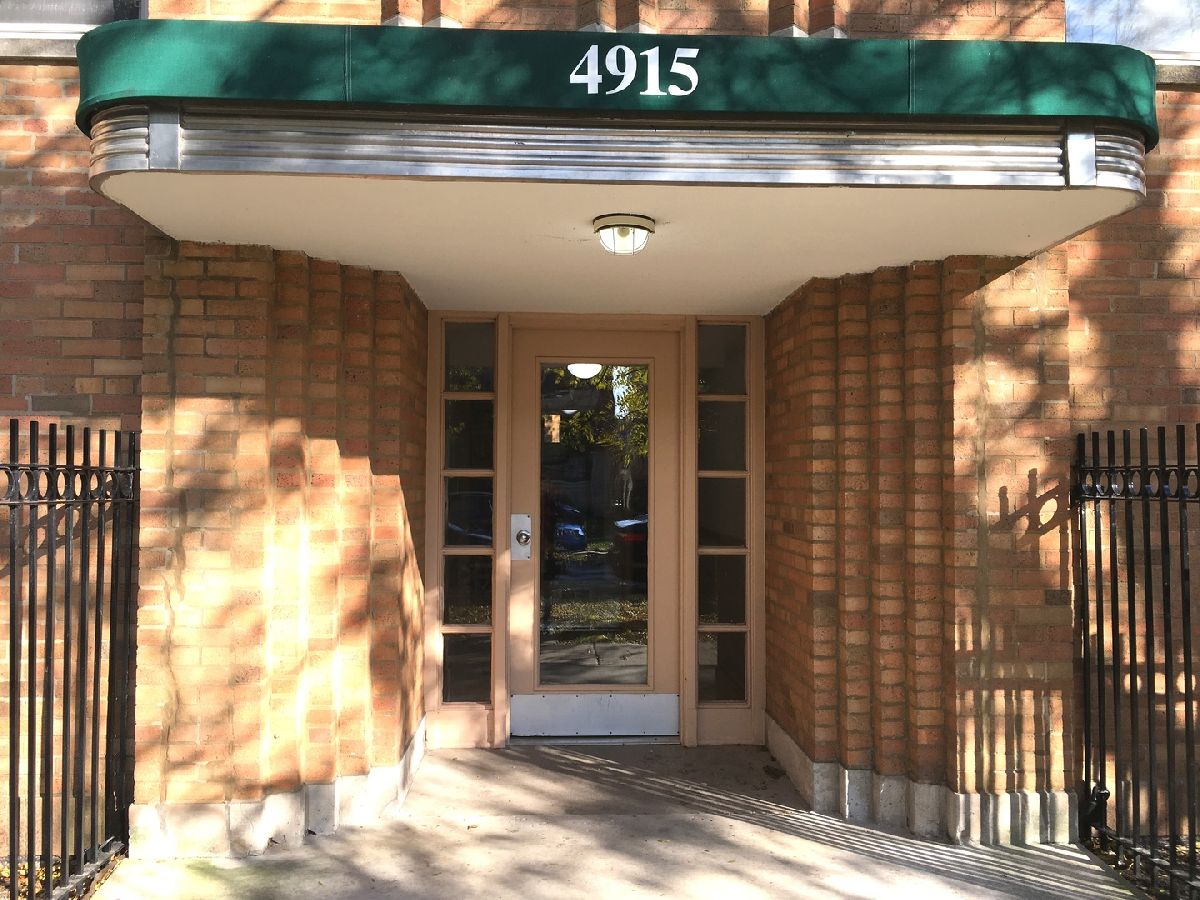 Condominiums Rented Wolcott Village Chicago Illinois, 4915 Wolcott