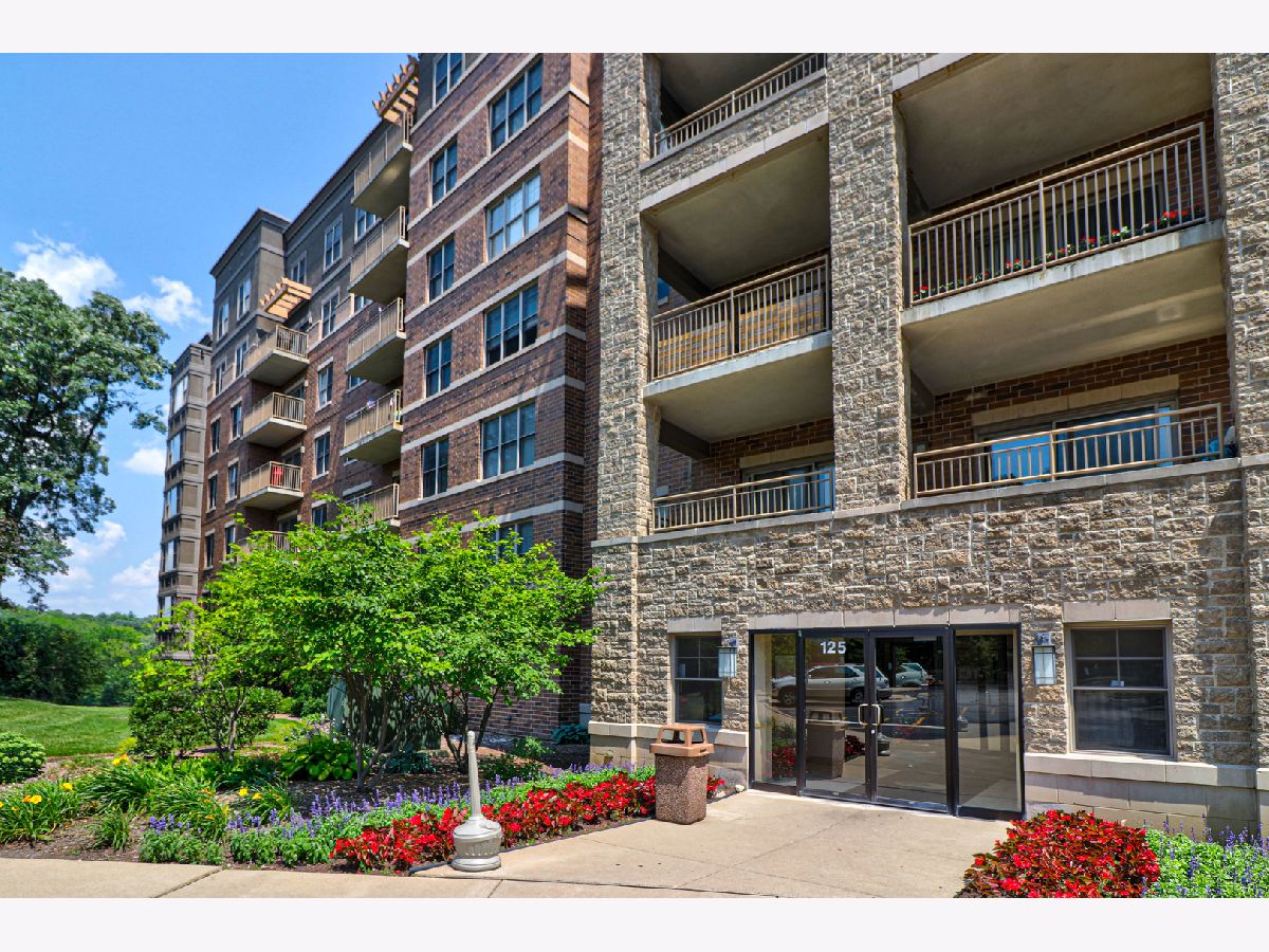 Medinah On The Lake Bloomingdale IL, Condominiums For Sale & For Rent