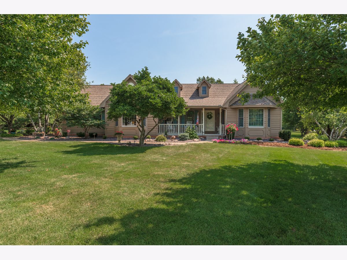 Homes & Condos & Townhomes Sold Charterwood Bloomington Illinois, 9733 Old Sawmill