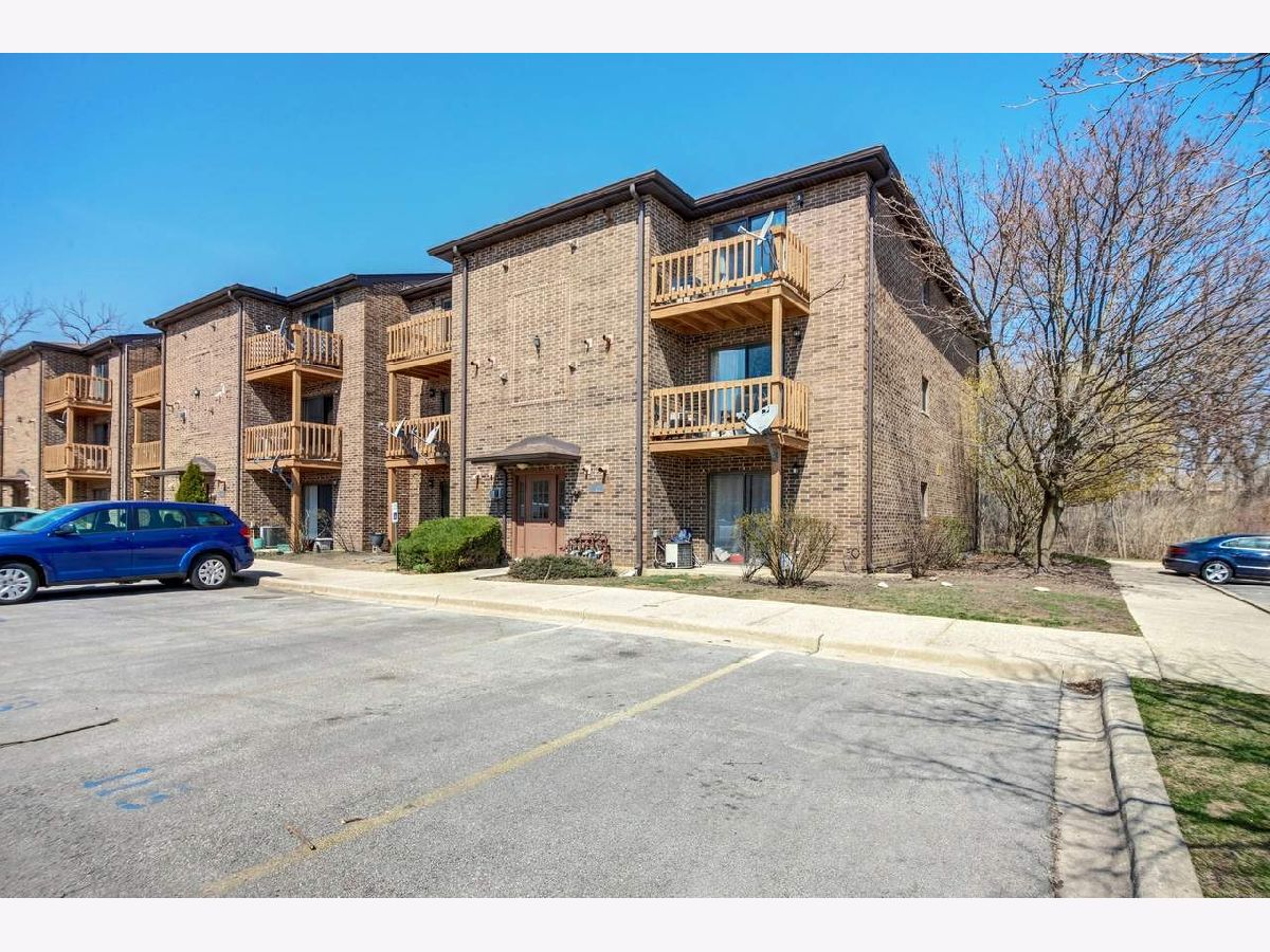 Condominiums Rented Abbeywood Lisle Illinois, 2260 Abbeywood