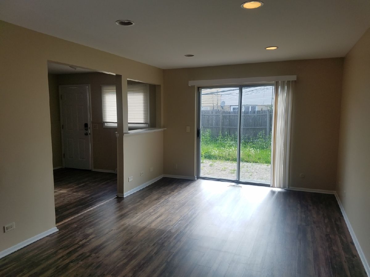 Townhomes & Condos & Homes Rented Golf Mill Des Plaines Illinois, 9349 Dee