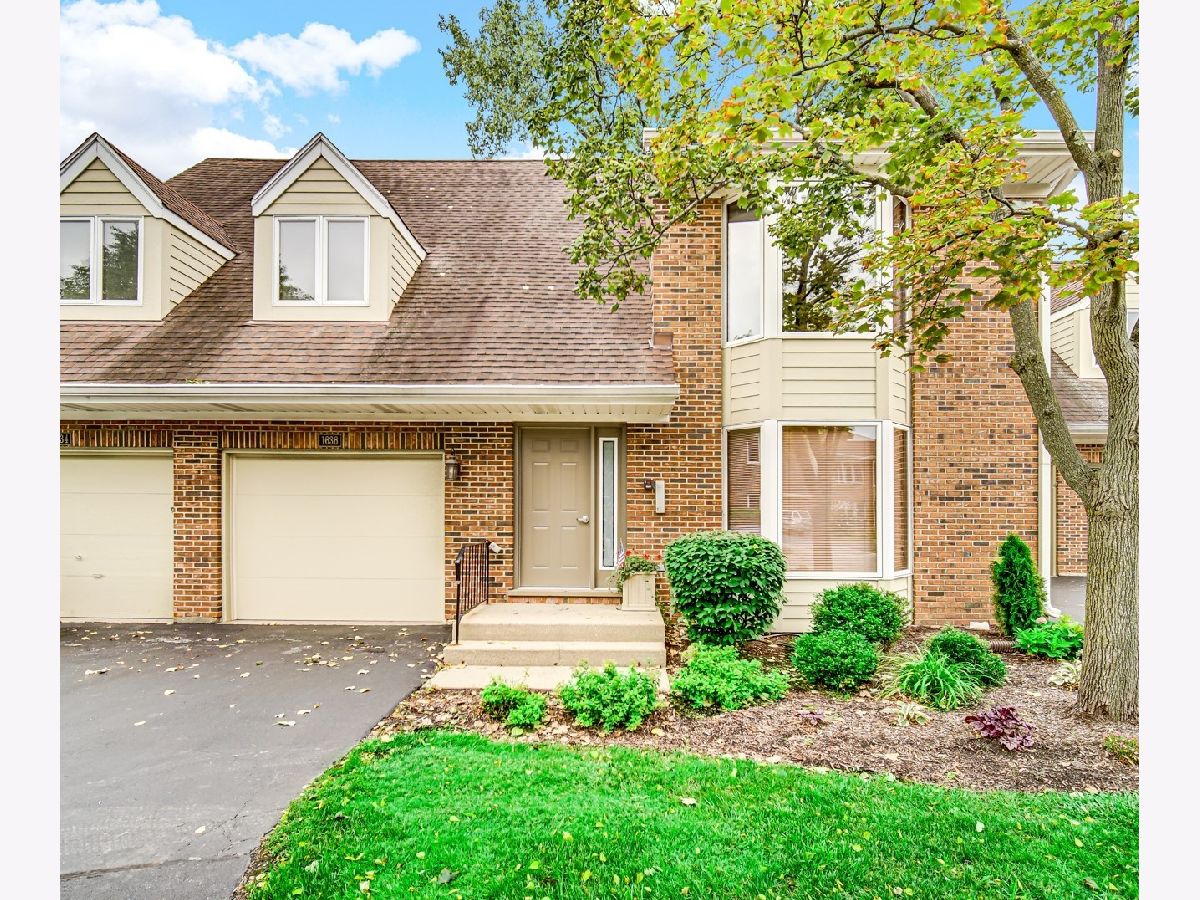 Condos & Townhomes Sold Courtyards Of Arlington Arlington Heights Illinois, 1636 Douglas