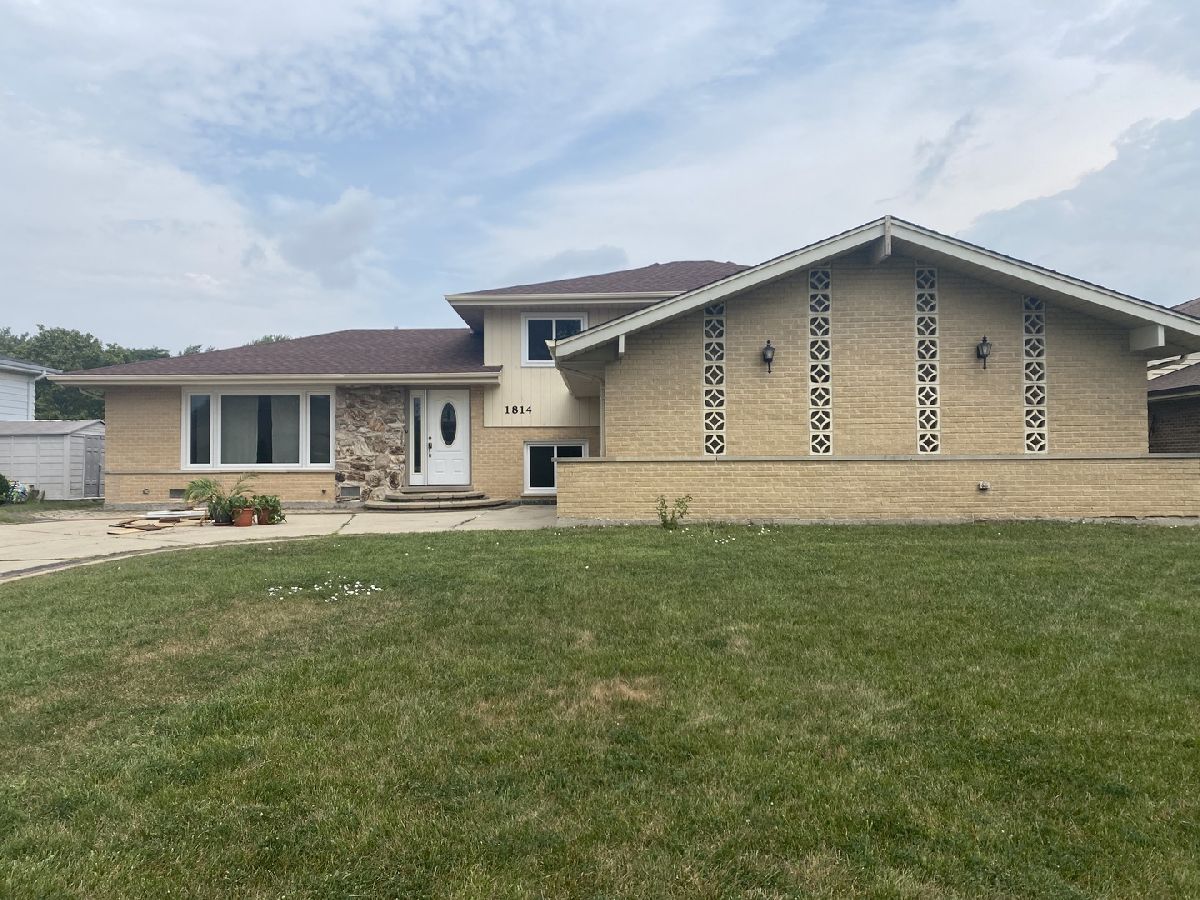 Homes & Condominiums Rented Farmingdale Darien Illinois, 1814 Holly