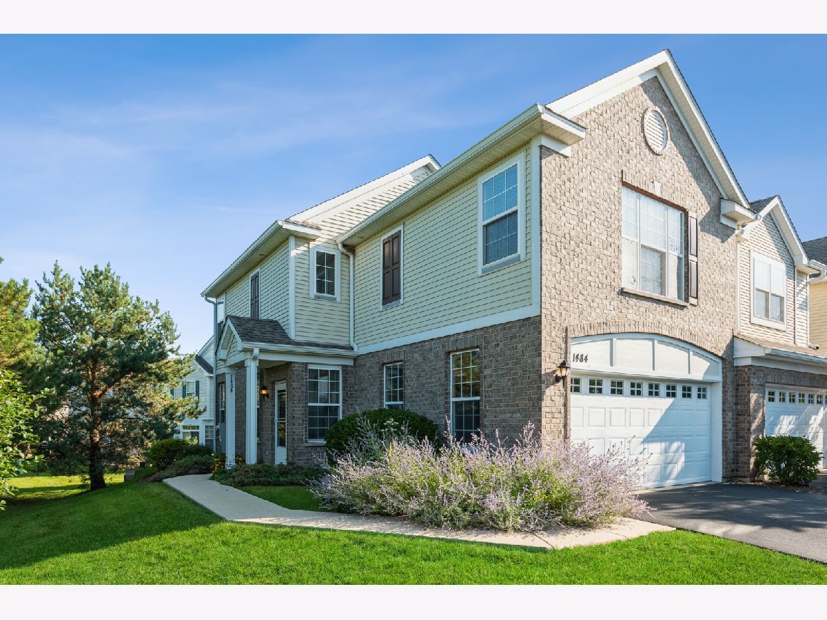 Townhomes Sold Millbrook At Canterbury Algonquin Illinois, 1484 Millbrook