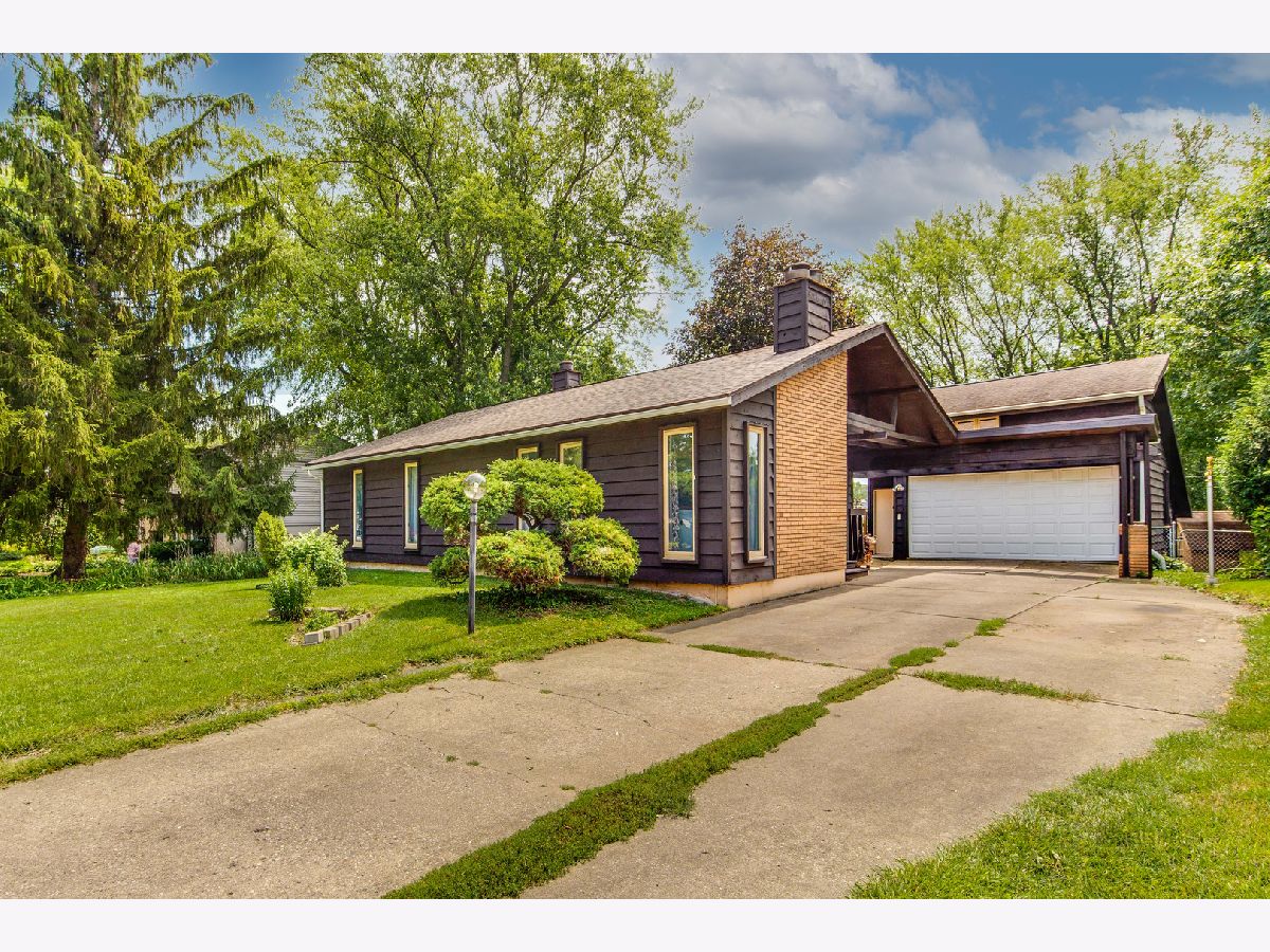 Homes Sold North Hills Mundelein Illinois, 19431 Harvard